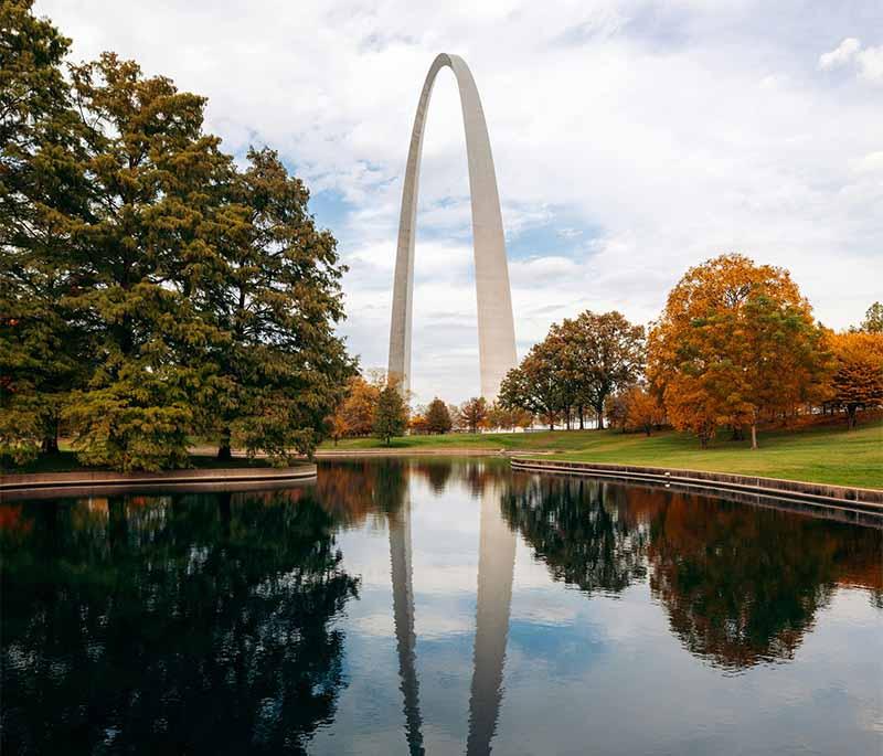 The Gateway Arch: Iconic monument symbolizing westward expansion, offering panoramic city views and more.
