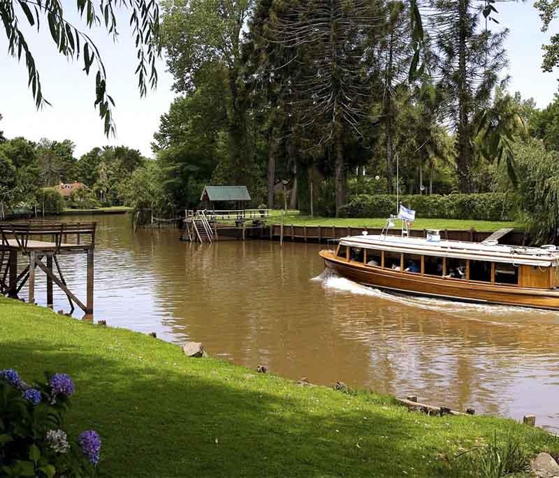 Tigre Delta in Buenos Aires, showing a tranquil river landscape with boats and waterside homes in a natural setting, serene.