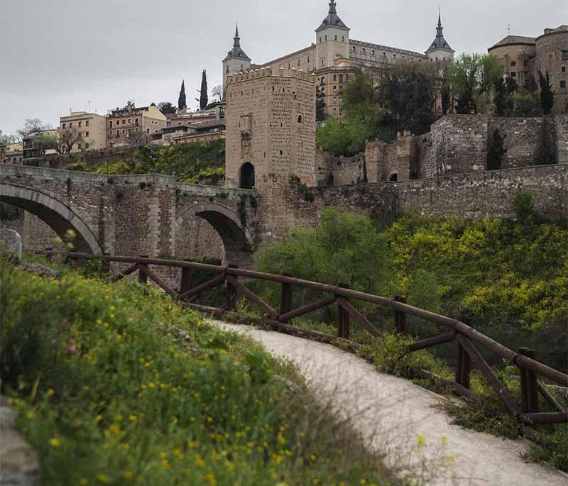 Toledo Cathedral (Toledo) - A Gothic cathedral renowned for its architectural beauty and historical significance.