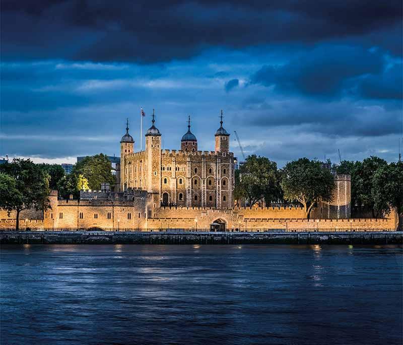 Tower of London: Historic castle and UNESCO site, housing the Crown Jewels and offering guided tours.