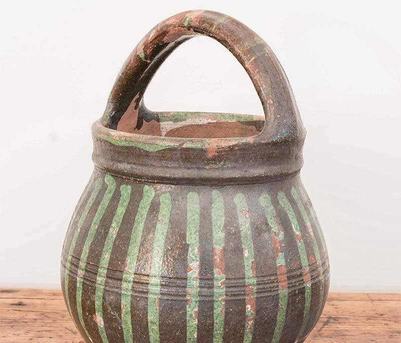Troyan: Known for its traditional pottery, craftwork, the Troyan Monastery, and rich cultural heritage, unique experiences.
