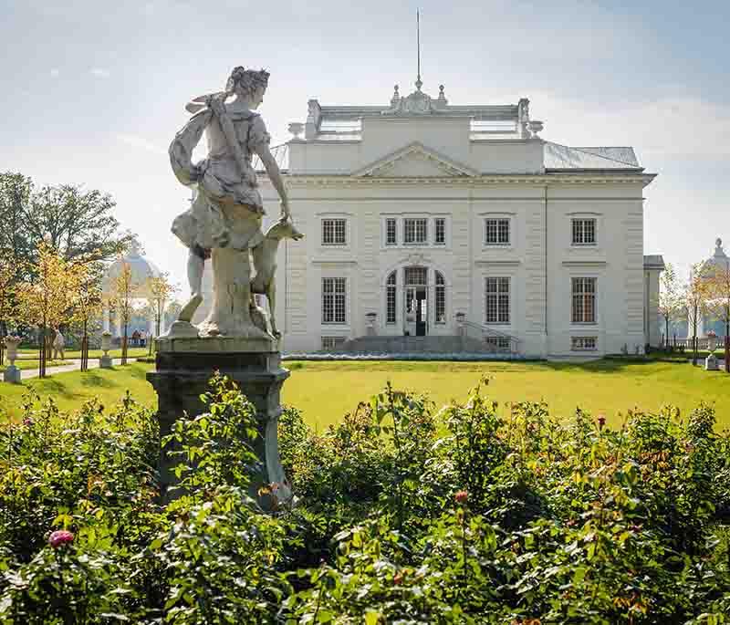 Uzutrakis Manor Estate: Historic manor on Lake Galvė's shores, known for its gardens and neoclassical architecture.