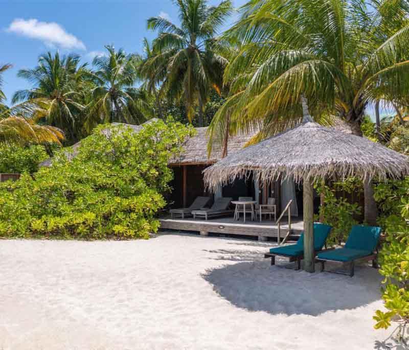 Veligandu Island: Indulge in luxury at a picturesque resort boasting overwater villas and exceptional diving opportunities.