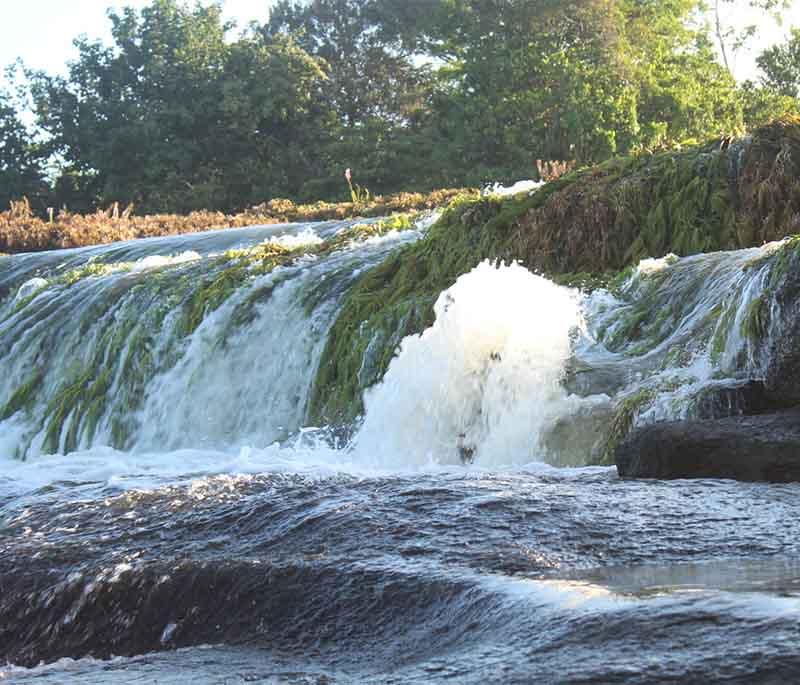 Witsanti Sula (Witikanti Falls) - A scenic waterfall surrounded by lush jungle, ideal for nature lovers.